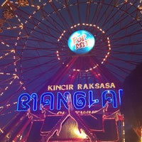 Photo taken at Wahana Kincir Raksasa Bianglala (Giant Wheel) by Nana on 9/14/2019