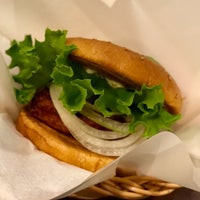 Photo taken at Freshness Burger by 食パン on 11/18/2018