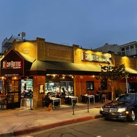 Foto scattata a Nicky Rottens Bar &amp;amp; Burger Joint da Comic-Con G. il 7/16/2022
