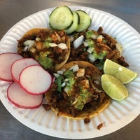 Photo taken at Tacos El 5 by Jürgen on 5/23/2017