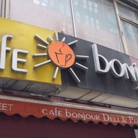 2/4/2015 tarihinde Cafe Bonjour Deli &amp;amp; Pizza - East 39thziyaretçi tarafından Cafe Bonjour Deli &amp;amp; Pizza - East 39th'de çekilen fotoğraf
