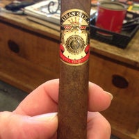 Photo taken at Fumar Cigars by Stephen P L. on 3/14/2013
