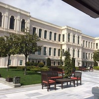 Photo taken at Four Seasons Hotel Bosphorus by Cemre on 11/10/2016