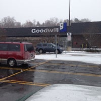 รูปภาพถ่ายที่ Goodwill โดย Joe P. เมื่อ 12/14/2013