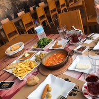Foto tirada no(a) Erşafak Gurme Kahvaltı &amp;amp; Mangal &amp;amp; Meze por Nurseray HAZER em 9/12/2019