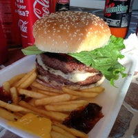 Foto scattata a Pepe&amp;#39;s burger snacks     Cuando usted la prueba lo comprueba, La mejor! da Iván D. il 7/12/2013