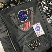 Photo taken at Air and Space Museum Store by Tobias S. on 3/7/2017