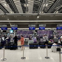 Photo taken at Thai Airways (TG) Check-in (Royal Silk / Business Class) by Aik S. on 8/27/2022