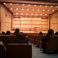 Photo taken at 東京女学館中学校・高等学校 by Taro M. on 12/1/2012