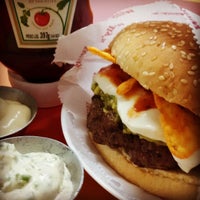 Das Foto wurde bei Willy&amp;#39;s Authentic Burger von Willy&amp;#39;s Authentic Burger am 2/5/2015 aufgenommen