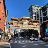 Photo taken at Chinatown Friendship Archway by Ingvar P. on 10/10/2022