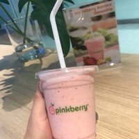 Photo taken at Pinkberry by maamee m. on 12/7/2019