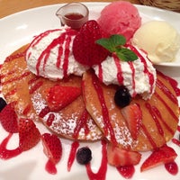 Photo taken at カフェ ラ ミル (Café La Mille) 川崎アゼリア店 by まよ on 8/8/2014