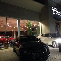 Foto tomada en LaFontaine Cadillac Buick GMC  por Carlito M. el 10/4/2013