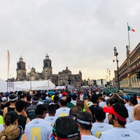 Photo taken at Maratón CDMX Telcel 2017 - Salida by Carlos M. on 8/26/2018