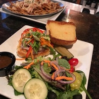 2/4/2017 tarihinde Adara A.ziyaretçi tarafından Burger Mondays Bar &amp;amp; Grille'de çekilen fotoğraf