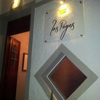 รูปภาพถ่ายที่ Los Reyes Restaurante โดย Angelica Z. เมื่อ 6/26/2013