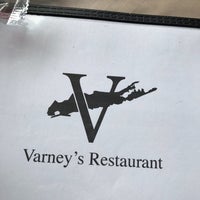 Снимок сделан в Varney&amp;#39;s Restaurant пользователем David G. 8/12/2018