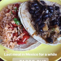 Foto diambil di Tacos Gus oleh Jeff T. pada 11/9/2017