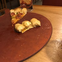 Photo taken at Pizza Hut by Carolina R. on 5/24/2018