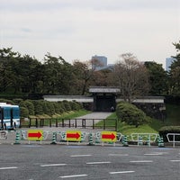 Photo taken at Hanzomon Gate by Ogiyoshisanゆっきー on 3/31/2023