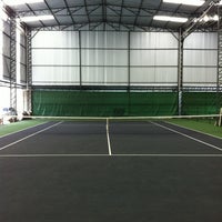 Photo taken at Play Tennis by Carlos Edmur L. on 1/26/2013