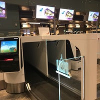 Photo taken at Cathay Pacific Airways (CX) Check-In Counter by cony ma on 10/27/2017