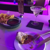รูปภาพถ่ายที่ Tequila N Tacos โดย Chris B. เมื่อ 5/10/2019