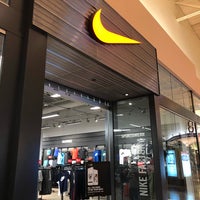 nike outlet great lakes crossing