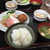 Photo taken at くるくる食堂 by Masato O. on 10/31/2014