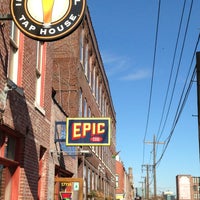 รูปภาพถ่ายที่ EPIC Pizza &amp;amp; Subs โดย Mack B. เมื่อ 2/2/2013