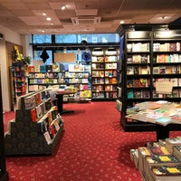 Photo taken at Waterstones by Mahoo on 11/14/2022