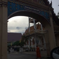Photo taken at Wat Promsuwan Samakki by иαтcнα♡ on 7/20/2016