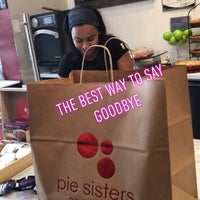 รูปภาพถ่ายที่ Pie Sisters โดย Sarah เมื่อ 9/21/2019