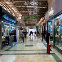 Foto diambil di Mall Paseo Arauco Estación oleh Luís Fernando M. pada 5/5/2022