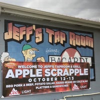 Foto diambil di Jeff&amp;#39;s Taproom &amp;amp; Grille oleh Sula pada 10/13/2018