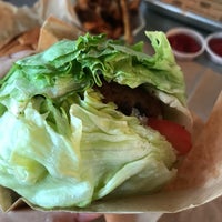 Foto diambil di BurgerFi oleh Thelocaltripper pada 5/6/2018