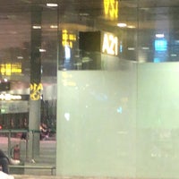 Photo taken at Gate A21 by Hajime O. on 5/27/2018