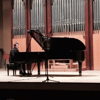 Снимок сделан в Зал органной и камерной музыки имени Алисы Дебольской / Music Hall of Alisa Debolskaya пользователем Denis M. 4/12/2019