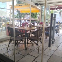 Foto diambil di Cafe Cafen - Cafe &amp;amp; Bistro oleh PRENSES pada 8/22/2023