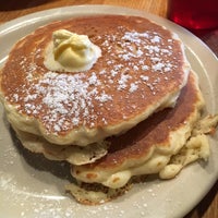 Photo prise au Hotcakes Emporium Pancake House &amp;amp; Restaurant par Steve S. le12/4/2016