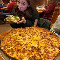 1/28/2023 tarihinde Steve S.ziyaretçi tarafından Mother Bear&amp;#39;s Pizza West'de çekilen fotoğraf