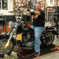 7/12/2014 tarihinde Shann L.ziyaretçi tarafından Riding High Harley-Davidson'de çekilen fotoğraf