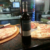 4/22/2013にBetty E.がMama Carmela&amp;#39;s Pizzaで撮った写真