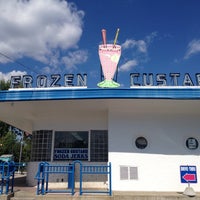 8/21/2015 tarihinde Cathy D.ziyaretçi tarafından Original Frozen Custard'de çekilen fotoğraf