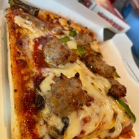 Foto tirada no(a) Rocky Rococo Pizza por Matt E. em 5/19/2022