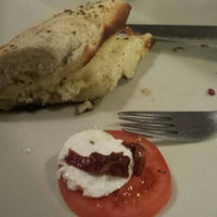 Foto diambil di Pizza Napolitana oleh Sandra C. pada 12/16/2015