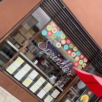 Photo taken at Sprinkles Beverly Hills Cupcakes by Khalid G. on 8/18/2021