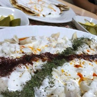 Photo taken at Öz Kafeterya Kayseri Mantıcısı by Ayşegül Ö. on 8/31/2021