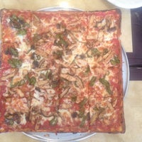 Снимок сделан в Parsippany&#39;s Best Pizza пользователем Kemal N. 2/12/2014
